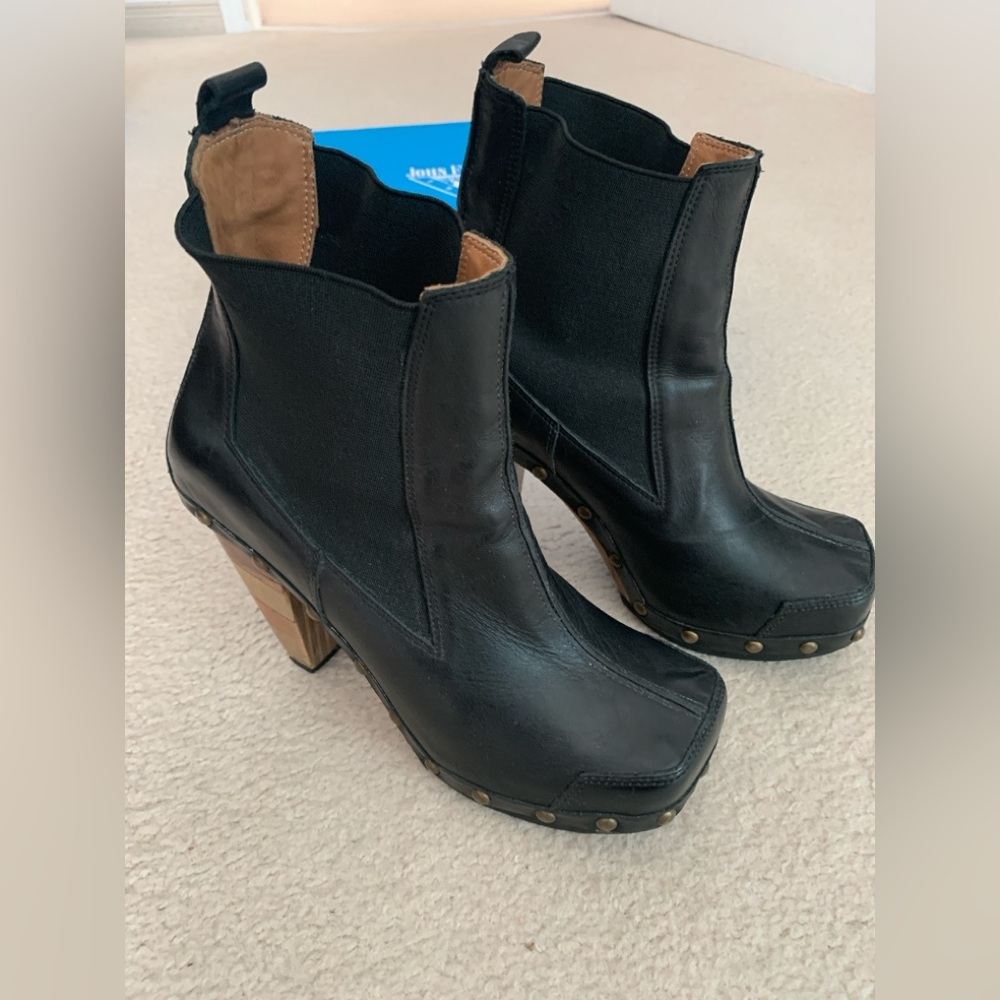 Fluevog size 7 Black Leather Square toe Ankle Boots with studs